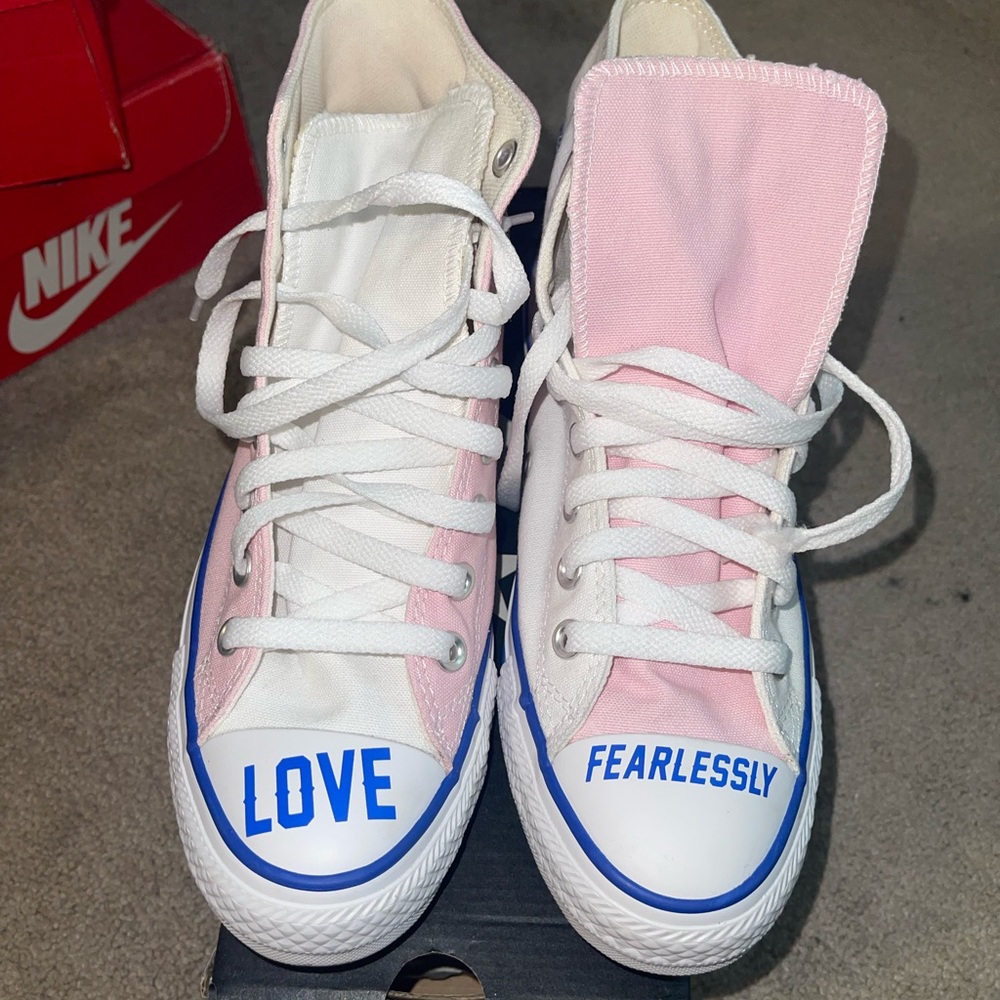 Love Fearlessly Converses 7M, 9.5W